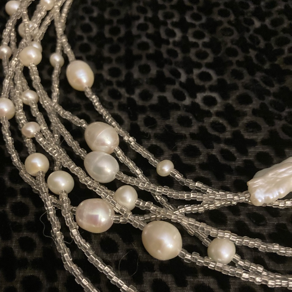 Gorgeous pearl and bead necklace